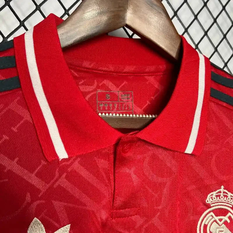 Camiseta Real Madrid Edición Especial Roja 2024-25 - Fútbol Club Vintage