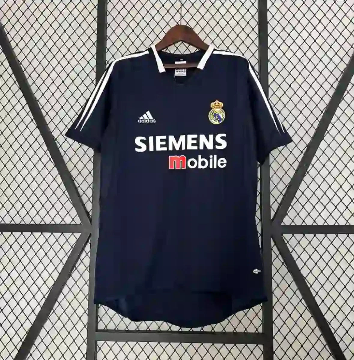 Real Madrid Away Retro Shirt 2004-05 – Fútbol Club Vintage