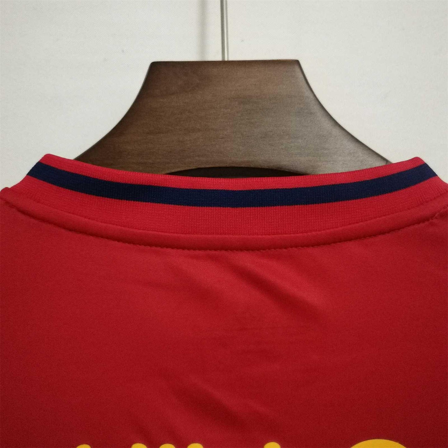 Camiseta Retro España 2010-11 Andrés Iniesta - Fútbol Club Vintage