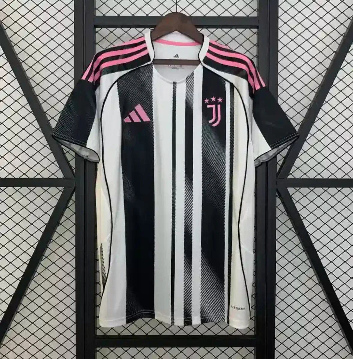 Juventus Turin 2025–26 Home Shirt – Black and White Gradient