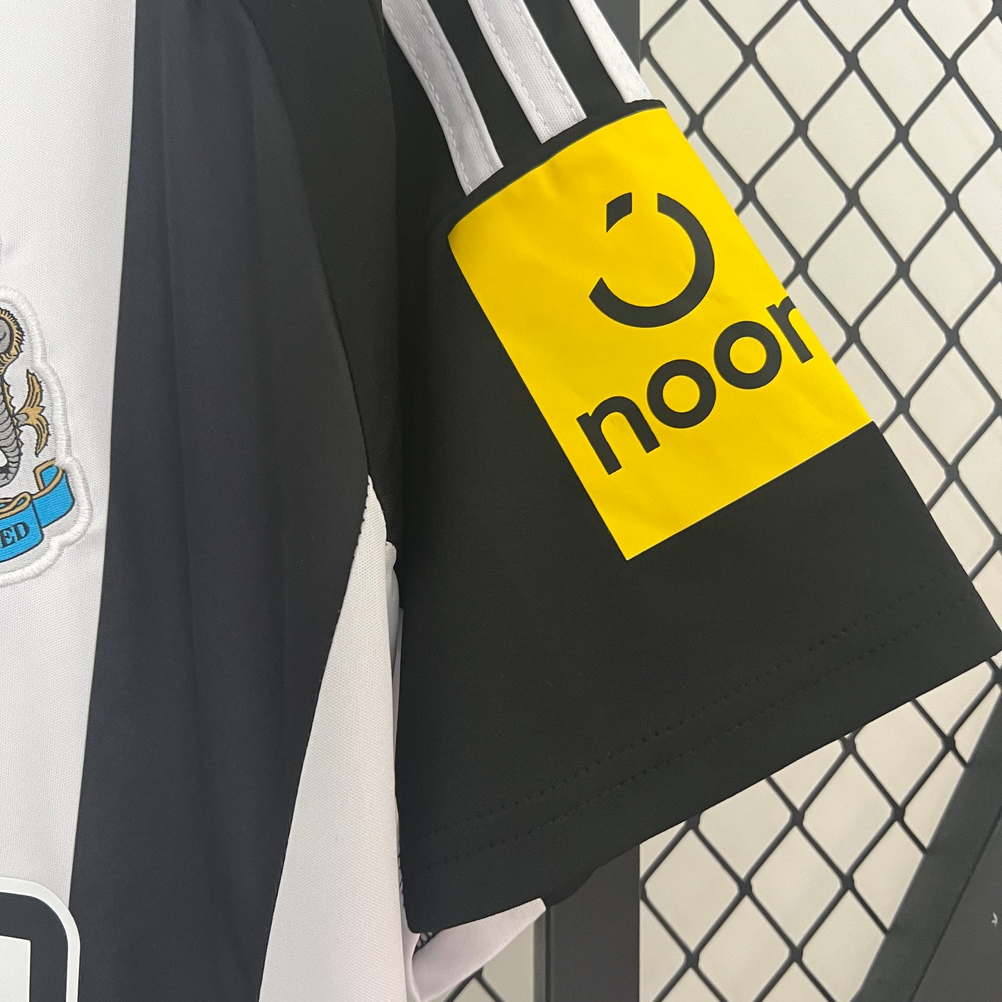 Newcastle United Retro Shirt 2024-25