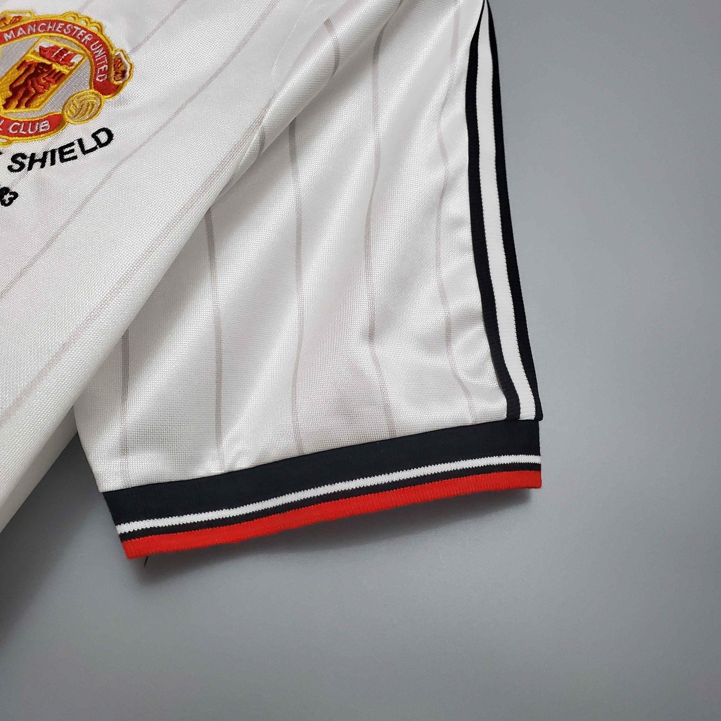 Camiseta Retro Manchester United FC Visitante 1983 - Fútbol Club Vintage