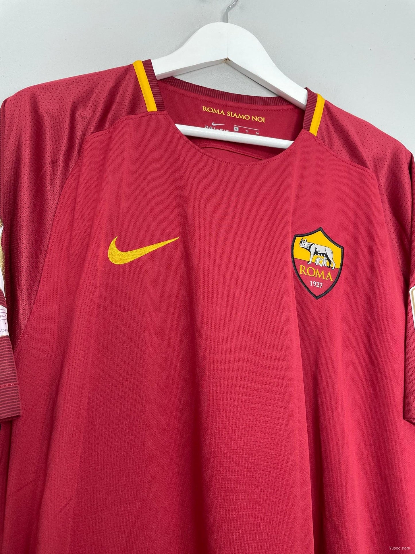 Maillot rétro AS Rome hommage à Totti 2017-18