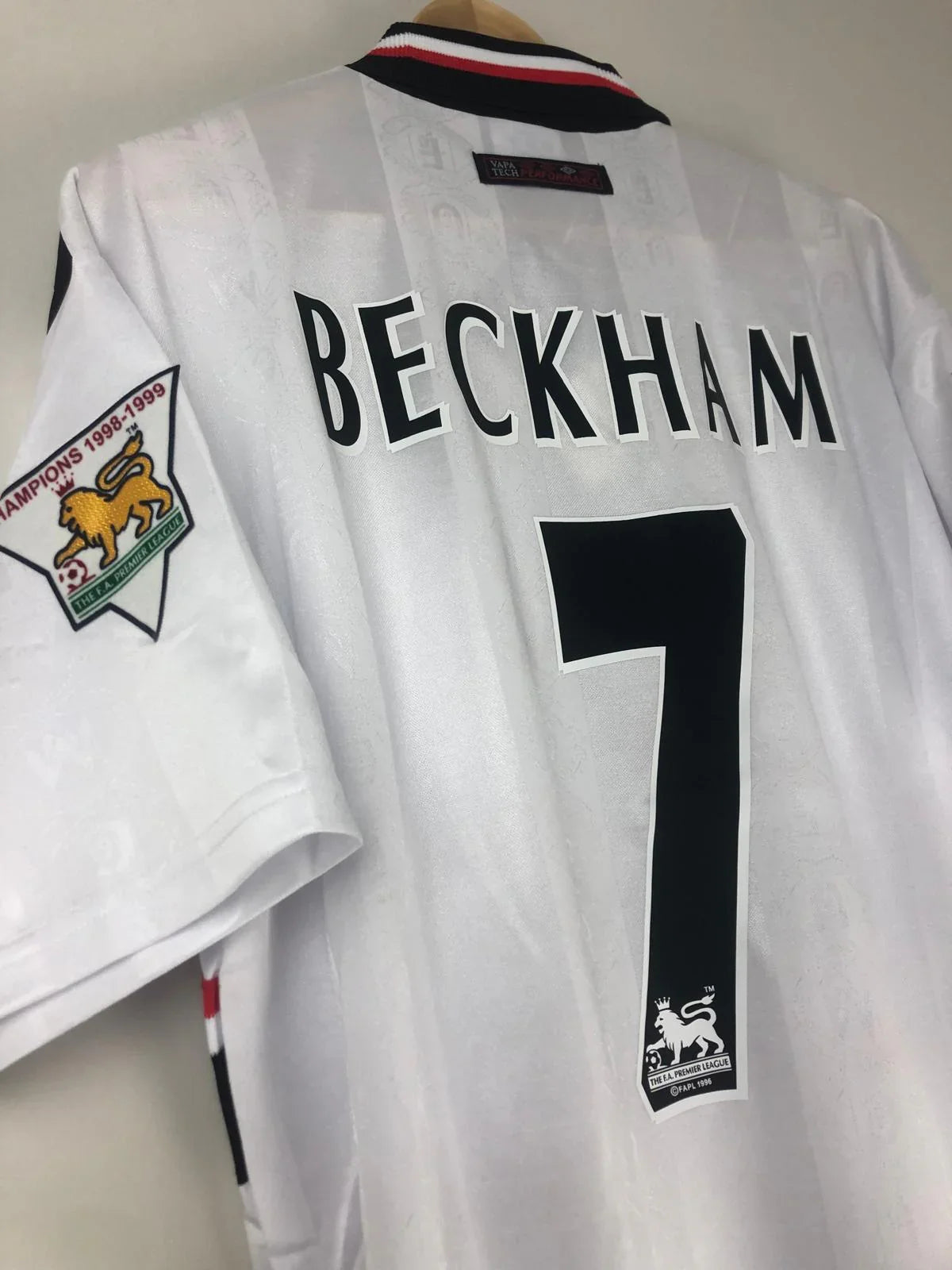 Retro Manchester United Away Jersey 1997-99 Beckham #7 Umbro