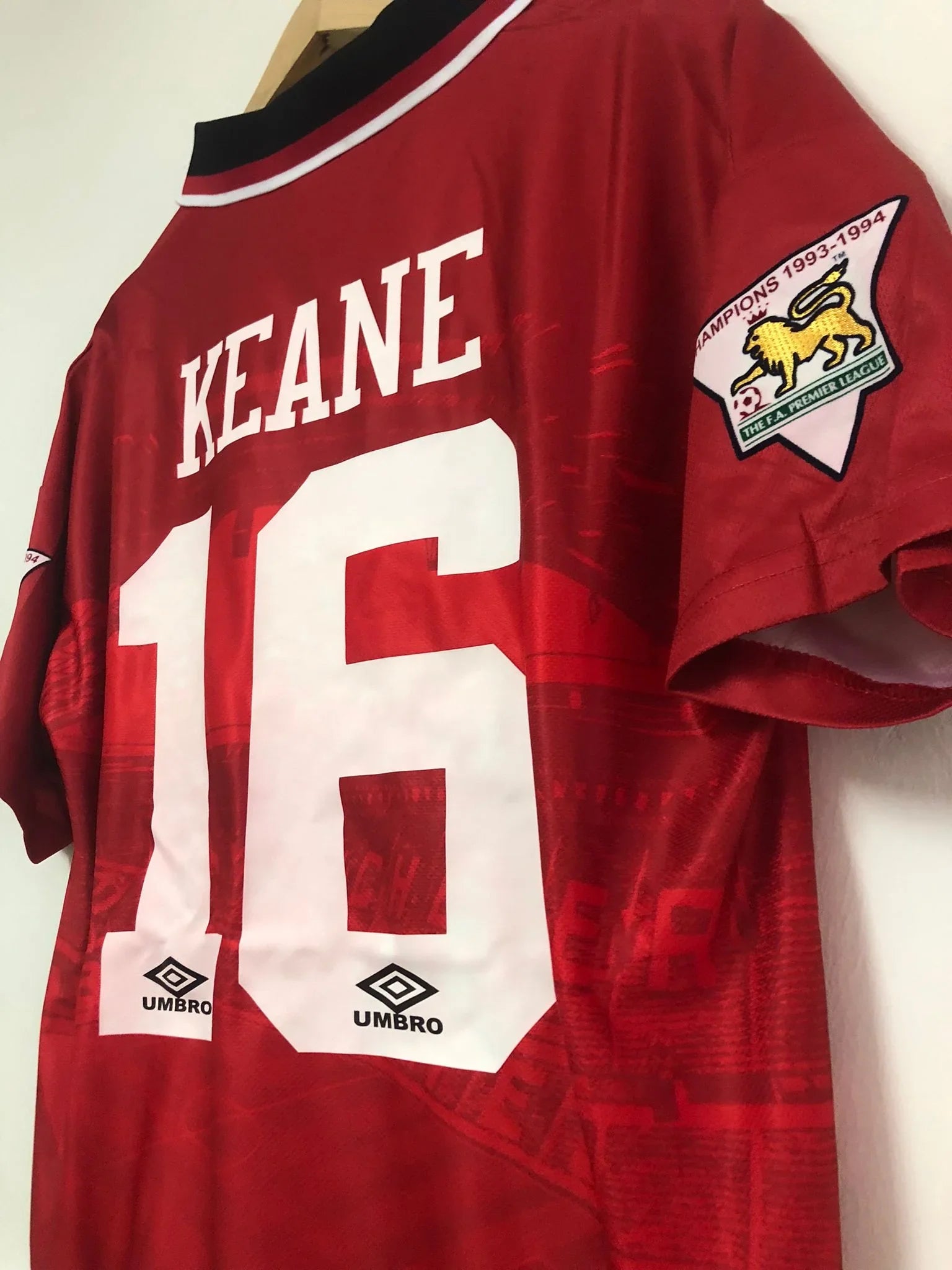 Classic Manchester United 1994-96 Keane #16 Shirt | Umbro Retro