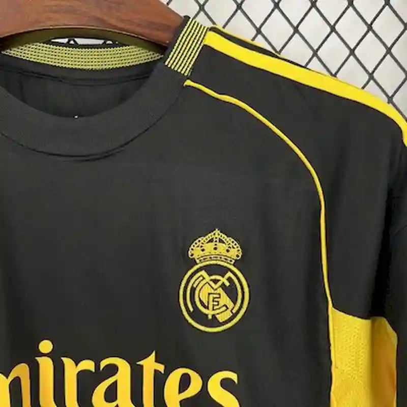 Camiseta Real Madrid Edición Especial Negro y Amarillo 2025-26