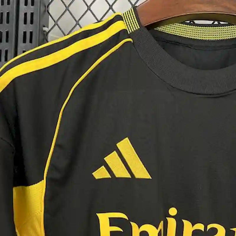 Camiseta Real Madrid Edición Especial Negro y Amarillo 2025-26