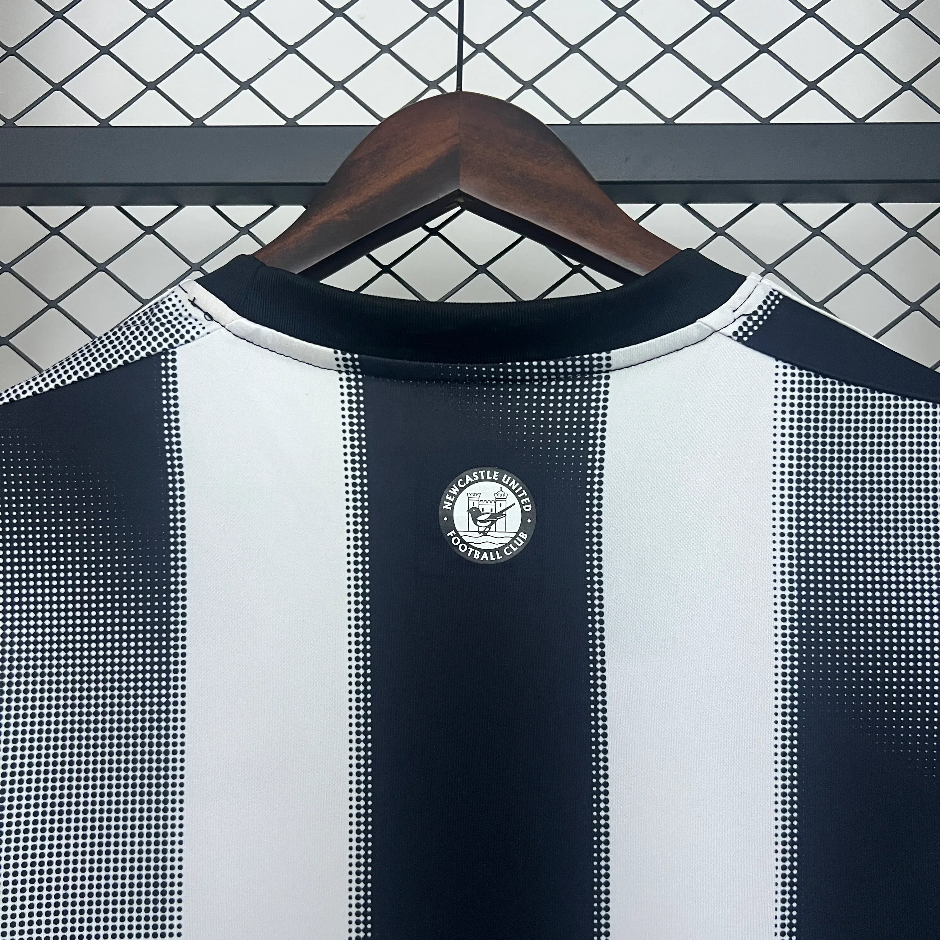Newcastle United 2025–26 Home Shirt – Black and White Gradient