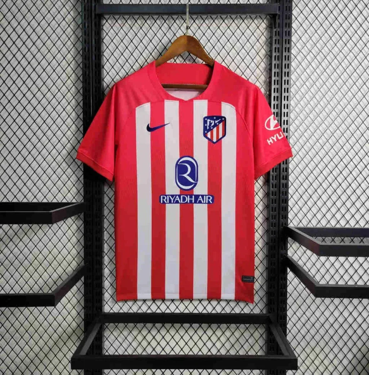 images Retro Club Atlético de Madrid 2023 - Fútbol Club Vintage