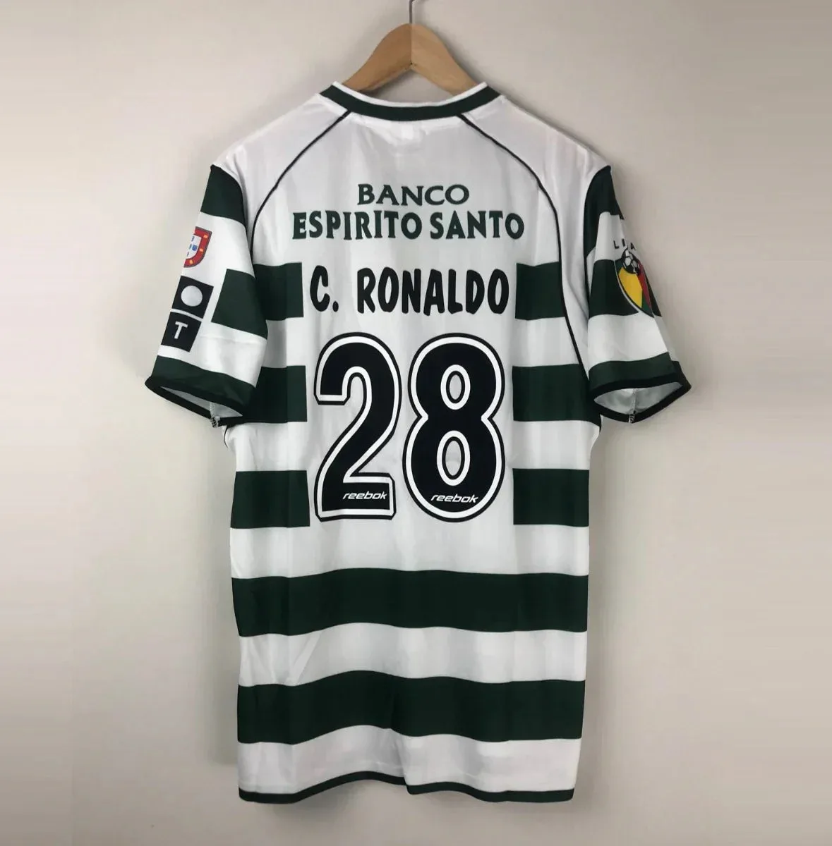 images Camiseta Retro Cristiano Ronaldo Sporting CP 2002-03 - Fútbol Club Vintage