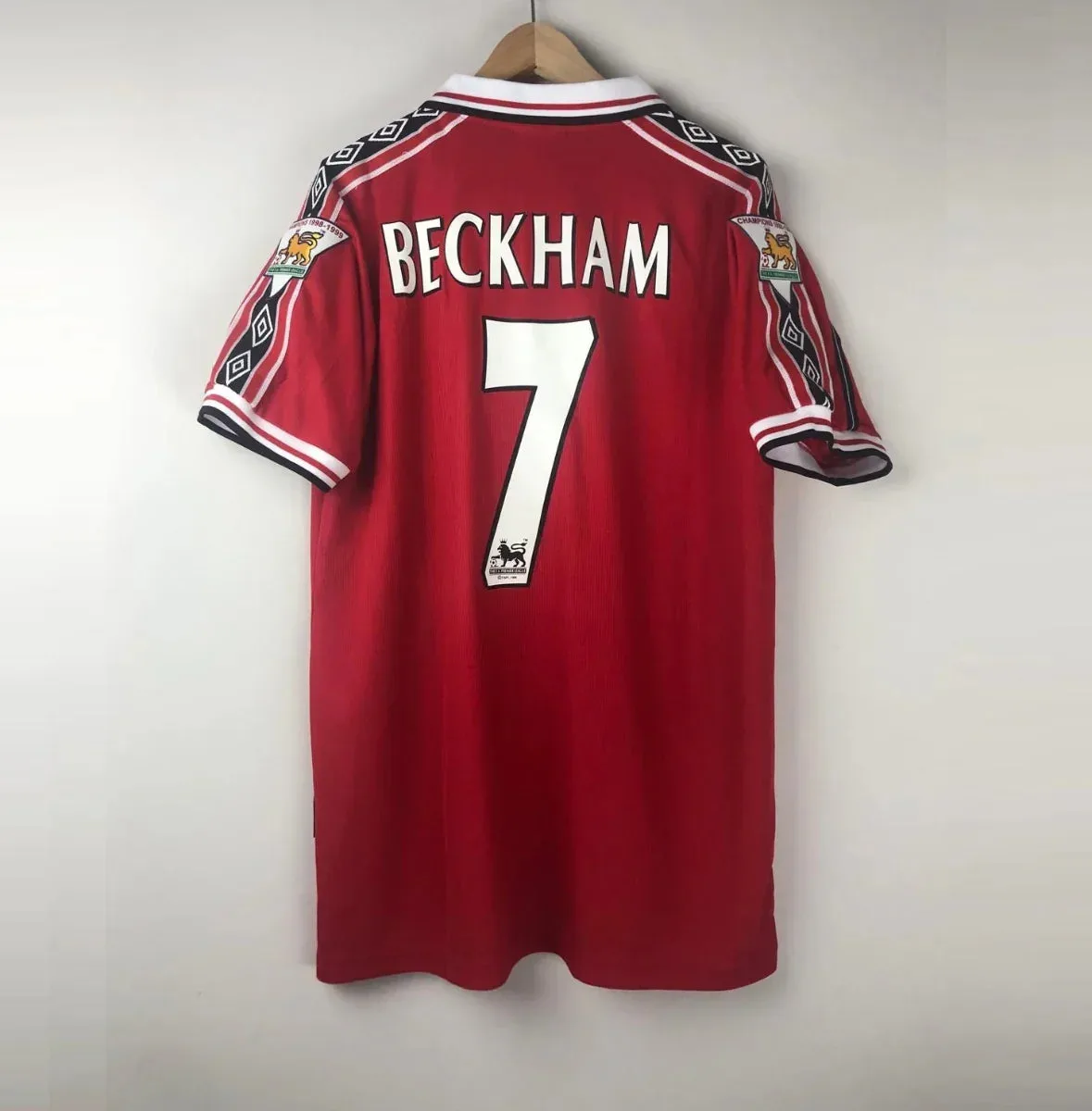 images Camiseta Retro Beckham Manchester United FC 1998-99 - Fútbol Club Vintage