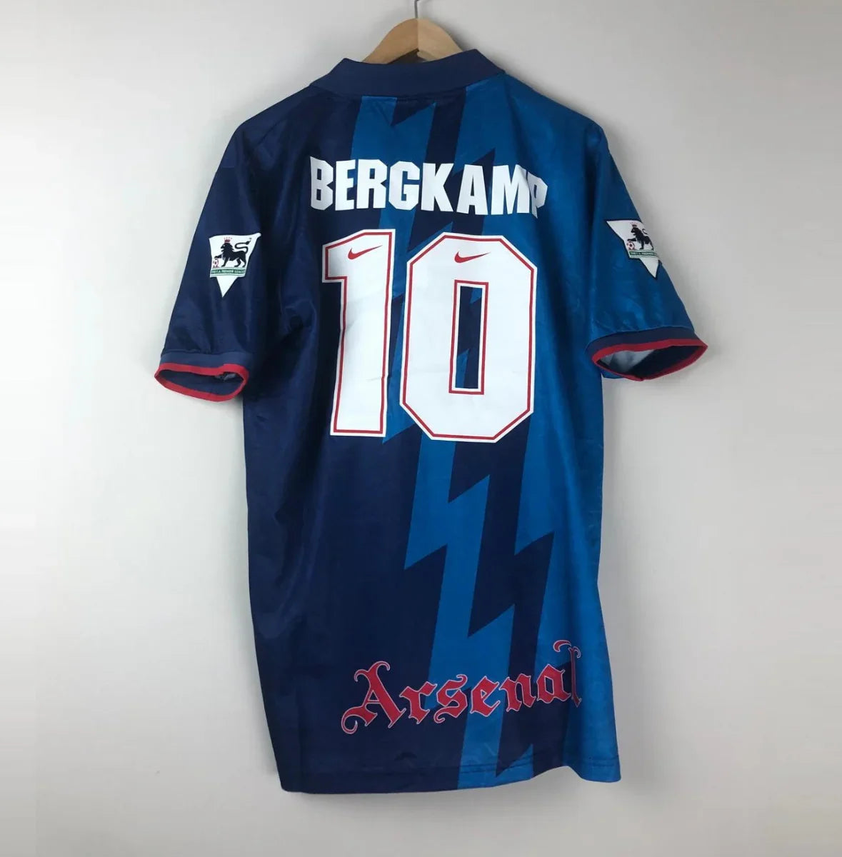 Camiseta Bergkamp Arsenal FC Visitante 1995-96 Retro - Fútbol Club Vintage