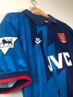 Camiseta Bergkamp Arsenal FC Visitante 1995-96 Retro - Fútbol Club Vintage