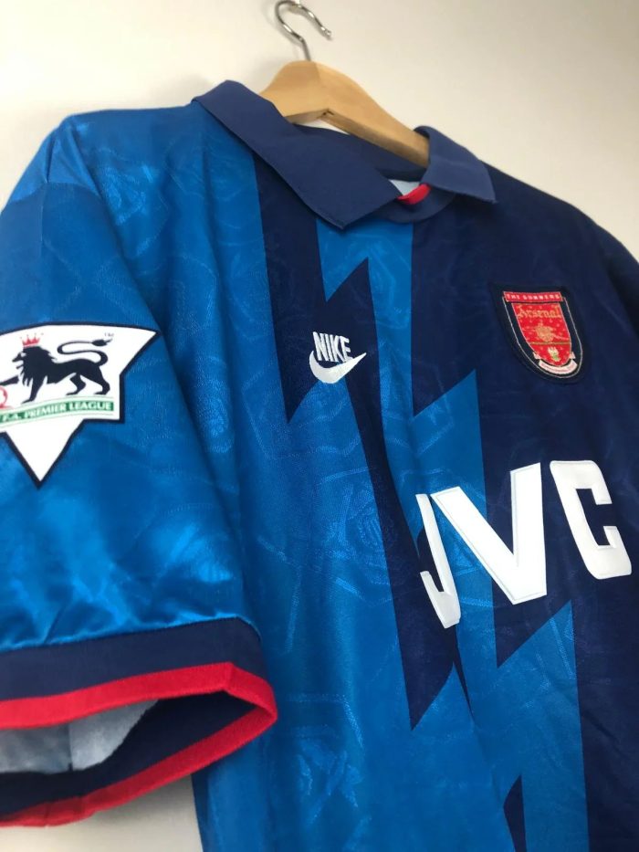 Camiseta Bergkamp Arsenal FC Visitante 1995-96 Retro - Fútbol Club Vintage