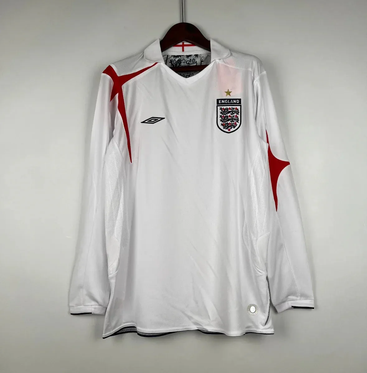 Camiseta Retro Inglaterra Mangas Largas 2006 Camiseta Retro Inglaterra Mangas Largas 2006 - Fútbol Club Vintage