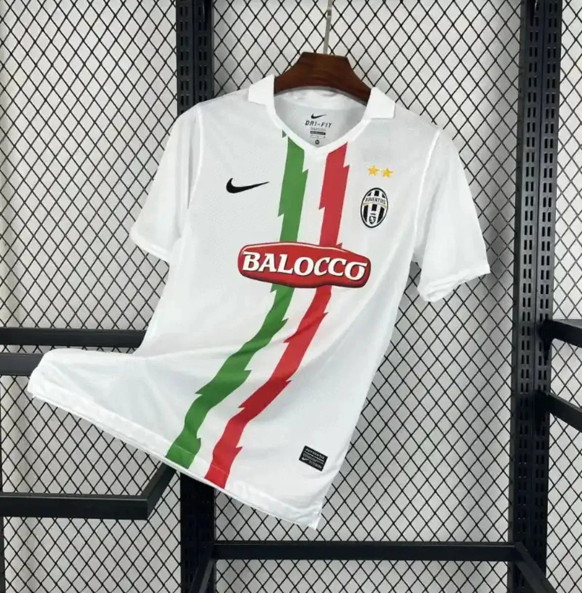 images Camiseta Retro Juventus de Turín Visitante 2010-11 - Fútbol Club Vintage