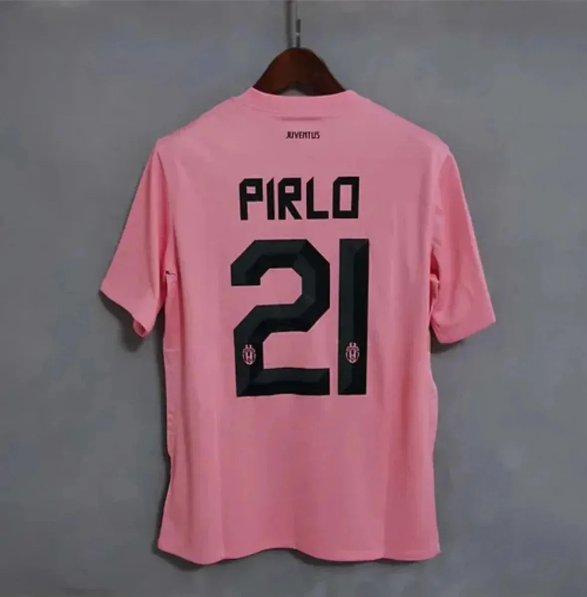 images Camiseta Retro Juventus de Turín Visitante 2011-12 PIRLO - Fútbol Club Vintage