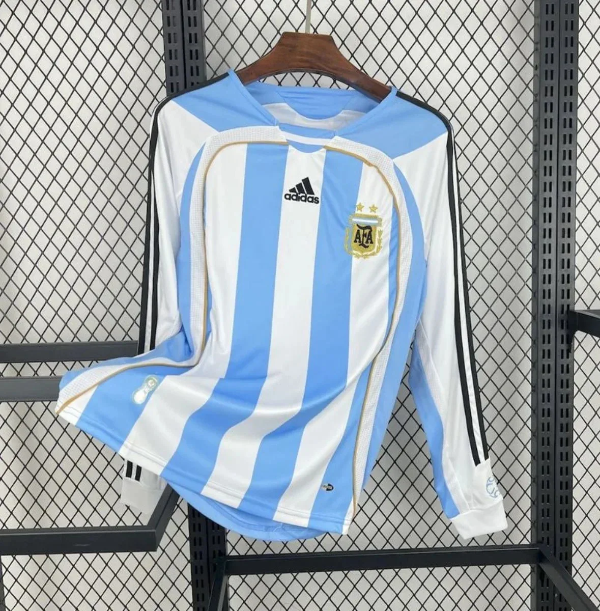 images Camiseta Retro Argentina Manga Larga 2006 - Fútbol Club Vintage