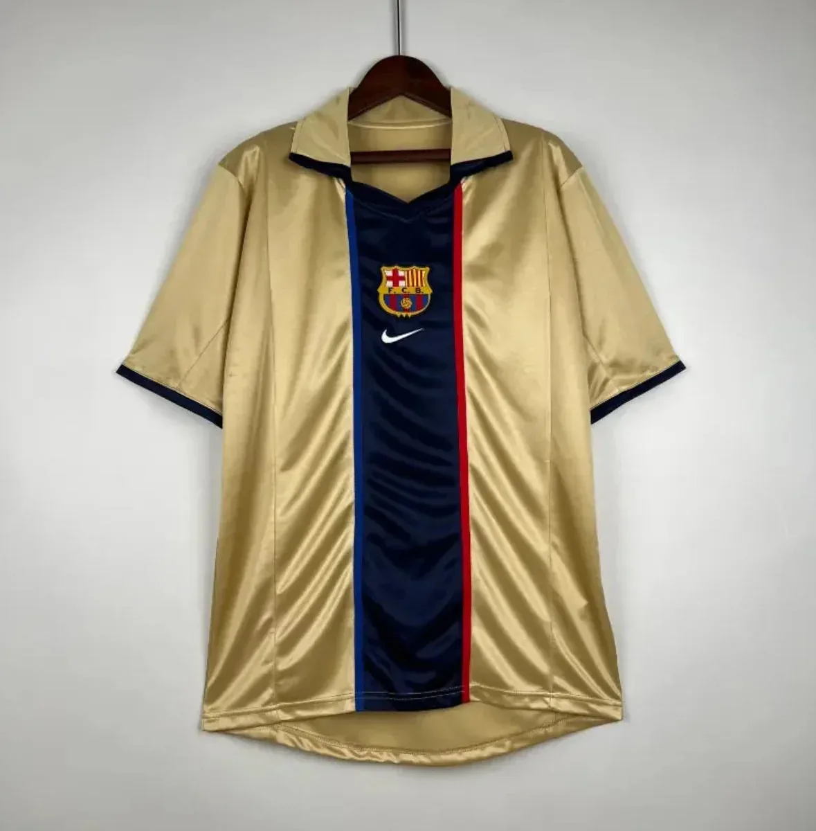 images Camiseta Retro FC Barcelona Visitante 2002 - Fútbol Club Vintage
