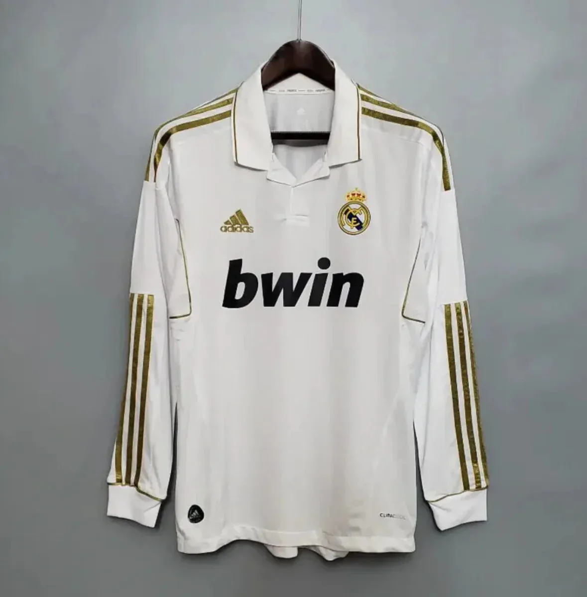 images Camiseta Retro Real Madrid Manga Larga 2011-12 - Fútbol Club Vintage