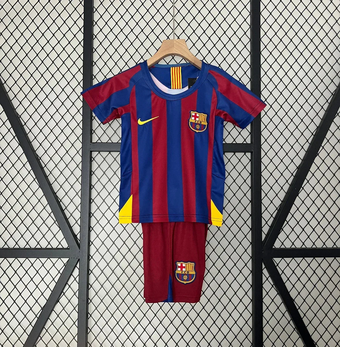 images FC Barcelona Niños 2005-06 - Fútbol Club Vintage