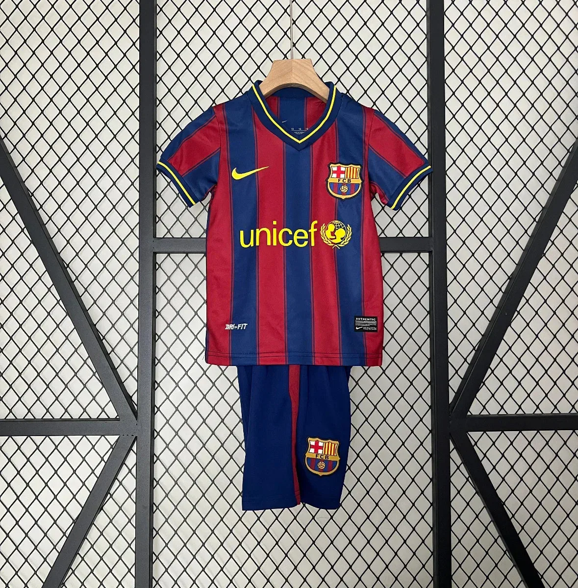 images FC Barcelona Niños 2009-10 - Fútbol Club Vintage