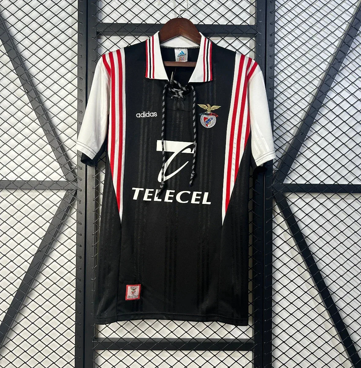 images Camiseta Retro SL Benfica Visitante Negra 1997-98 - Fútbol Club Vintage