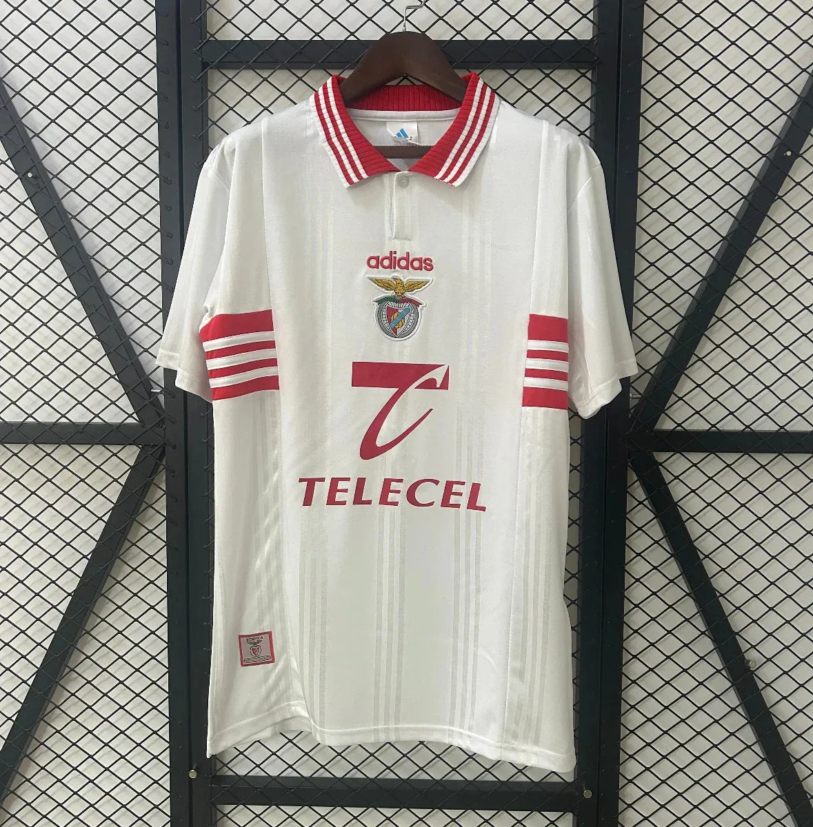 images Camiseta Retro SL Benfica Visitante 1997-99 - Fútbol Club Vintage