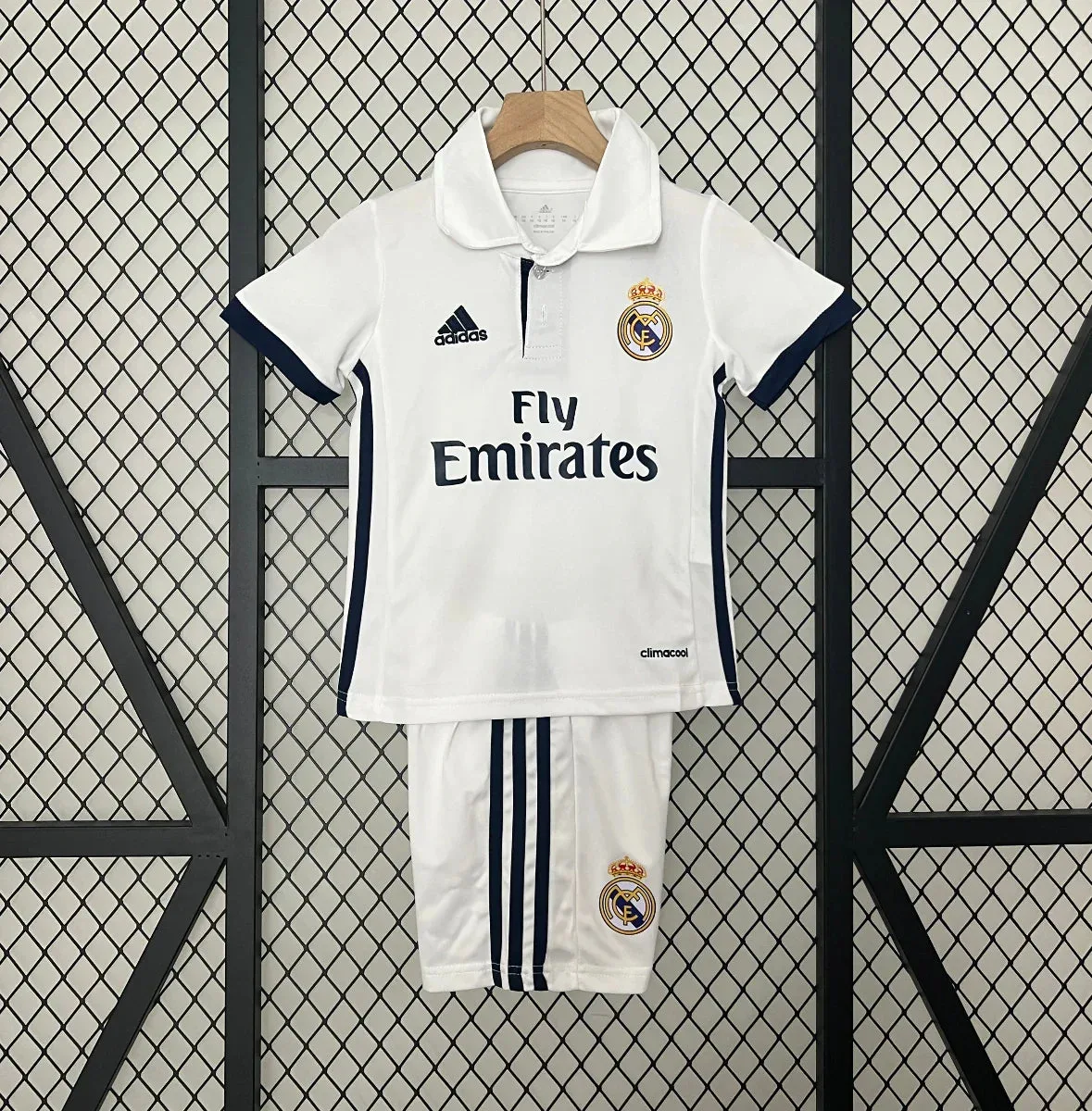 images Retro Real Madrid Niños 2016-17 - Fútbol Club Vintage