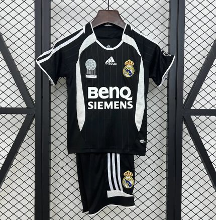 Retro Real Madrid Niños Visitante 2006-07 - Fútbol Club Vintage