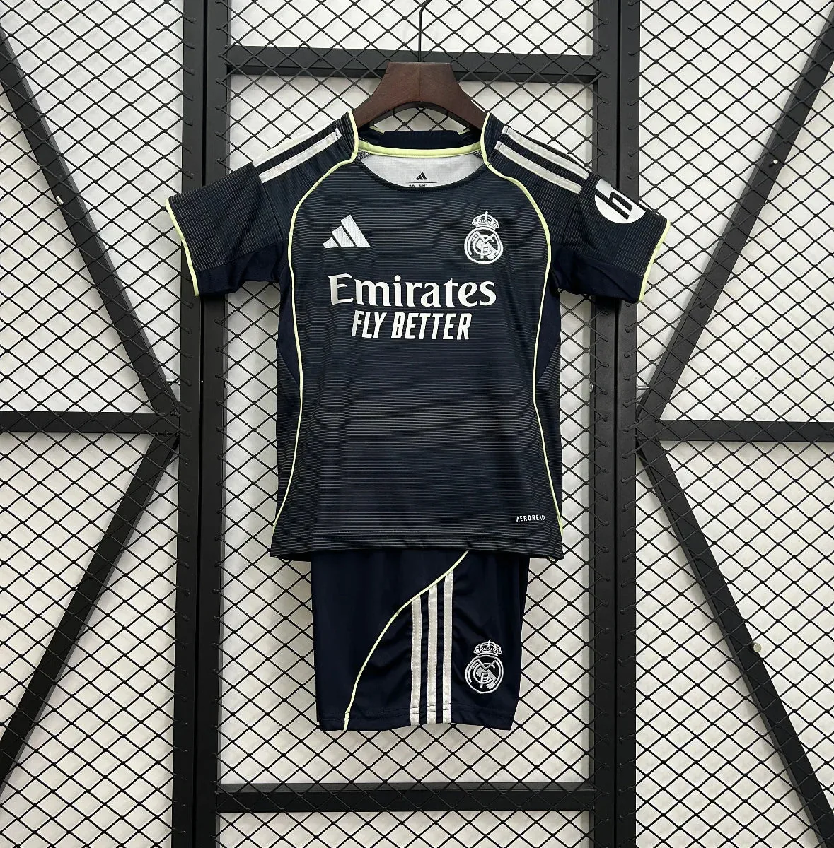 images Real Madrid Niños Visitante 2025-26 - Fútbol Club Vintage
