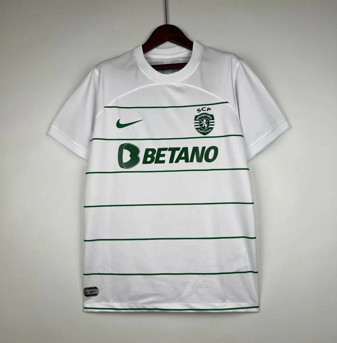 images Camiseta Retro Sporting Club de Portugal Visitante 2023-24 - Fútbol Club Vintage