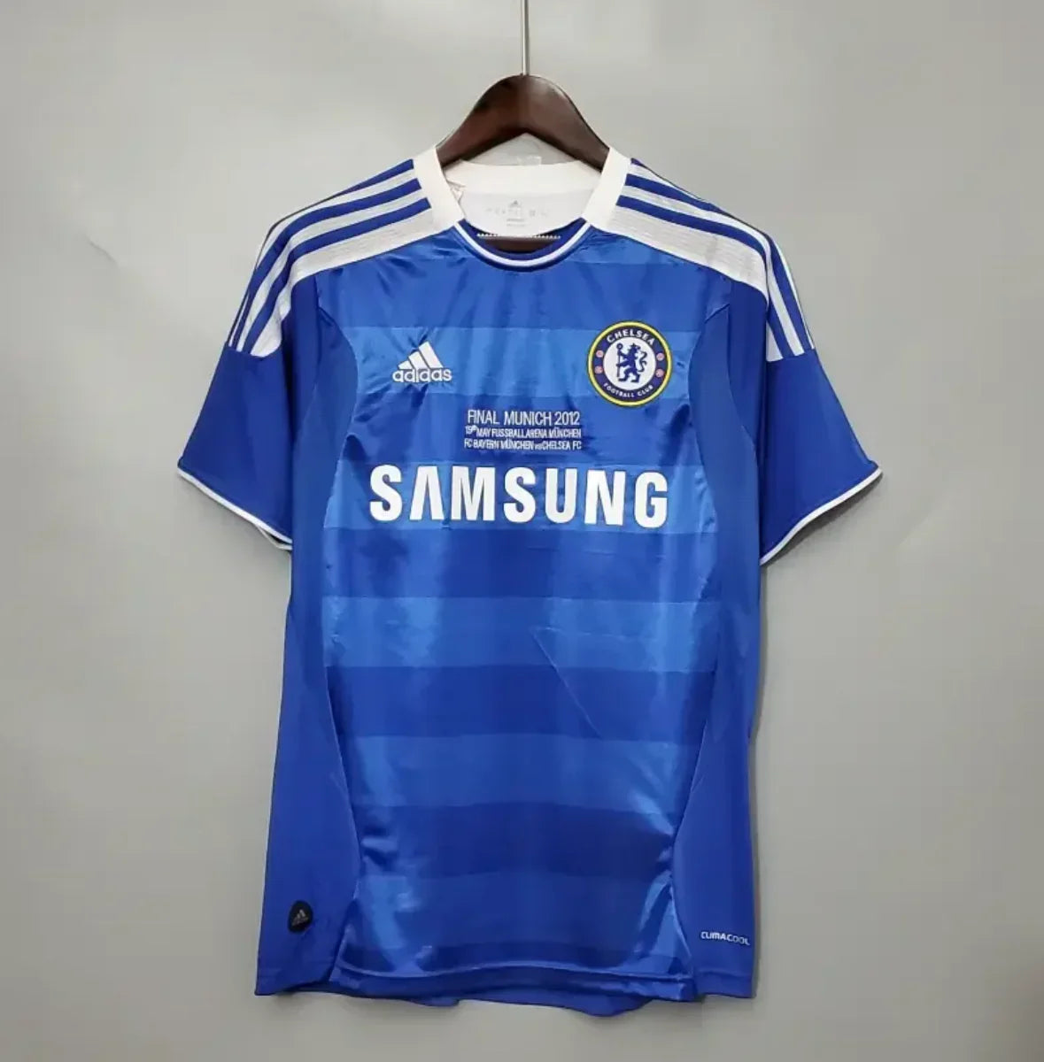 Camiseta retro Chelsea 2012 azul, manga corta, logos Adidas y parche Final Munich