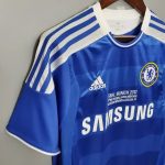 Camiseta retro Chelsea 2012 azul con logos Adidas y Samsung, escudo del club bordado.