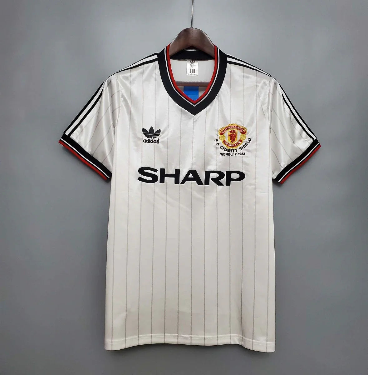 Camiseta Retro Manchester United FC Visitante 1983 - Fútbol Club Vintage