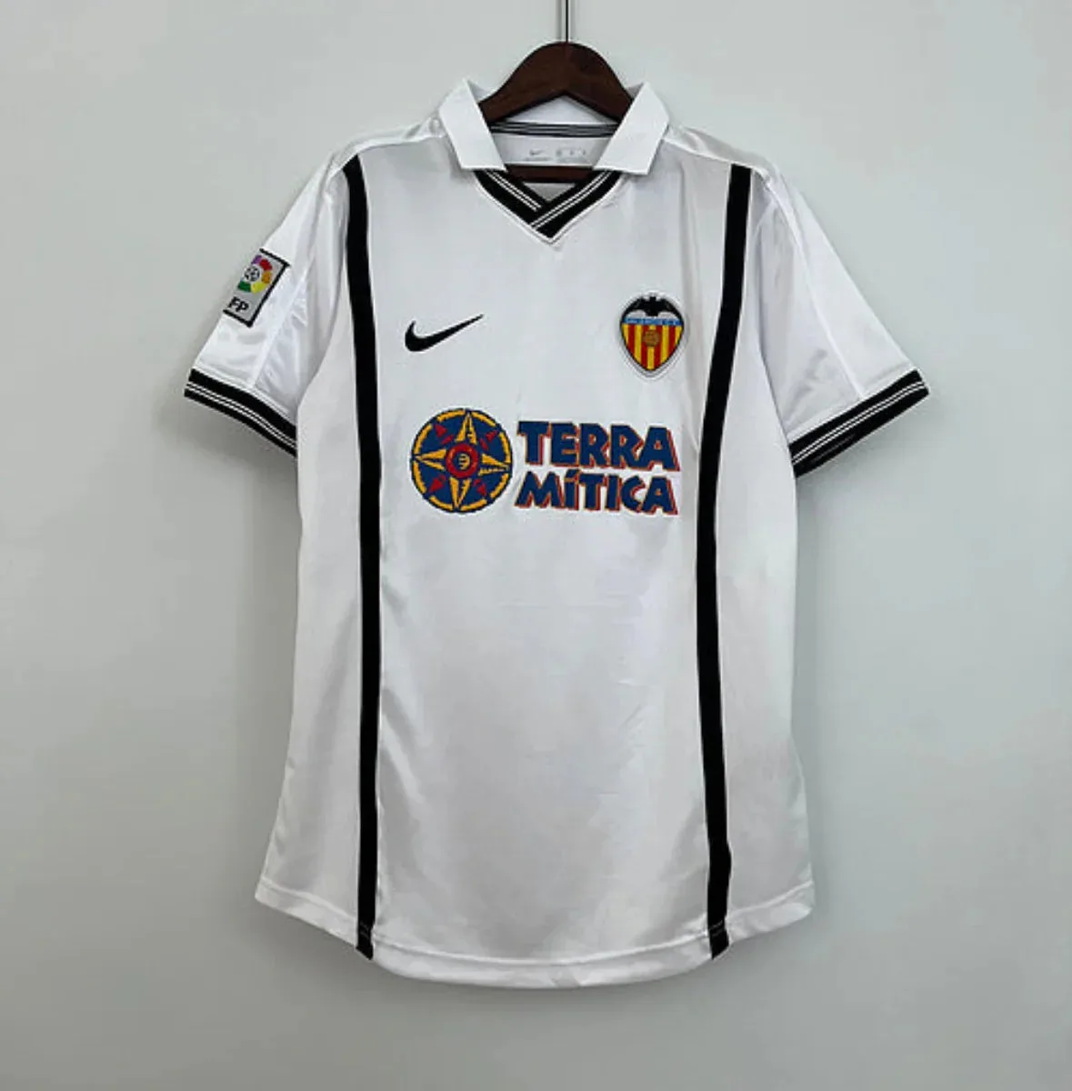 images Camiseta Retro Valencia 2001-02 - Fútbol Club Vintage